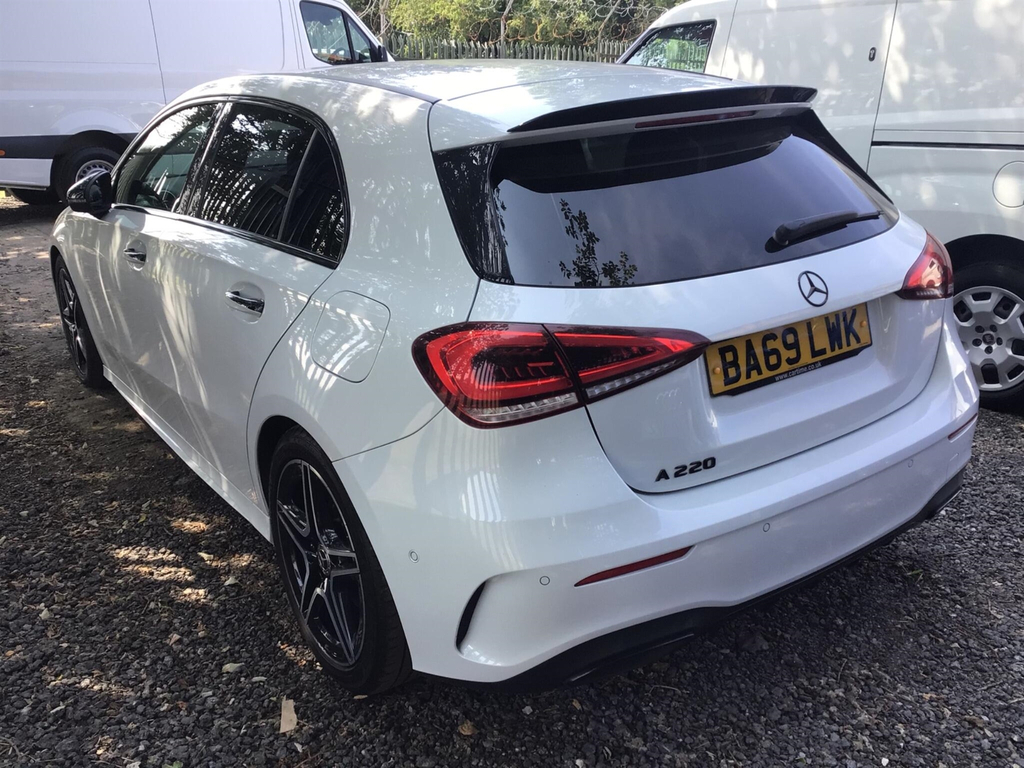 Mercedes-Benz A Class 2.0 Amg Line Premium 7G-dct Euro 6 Ss White #3