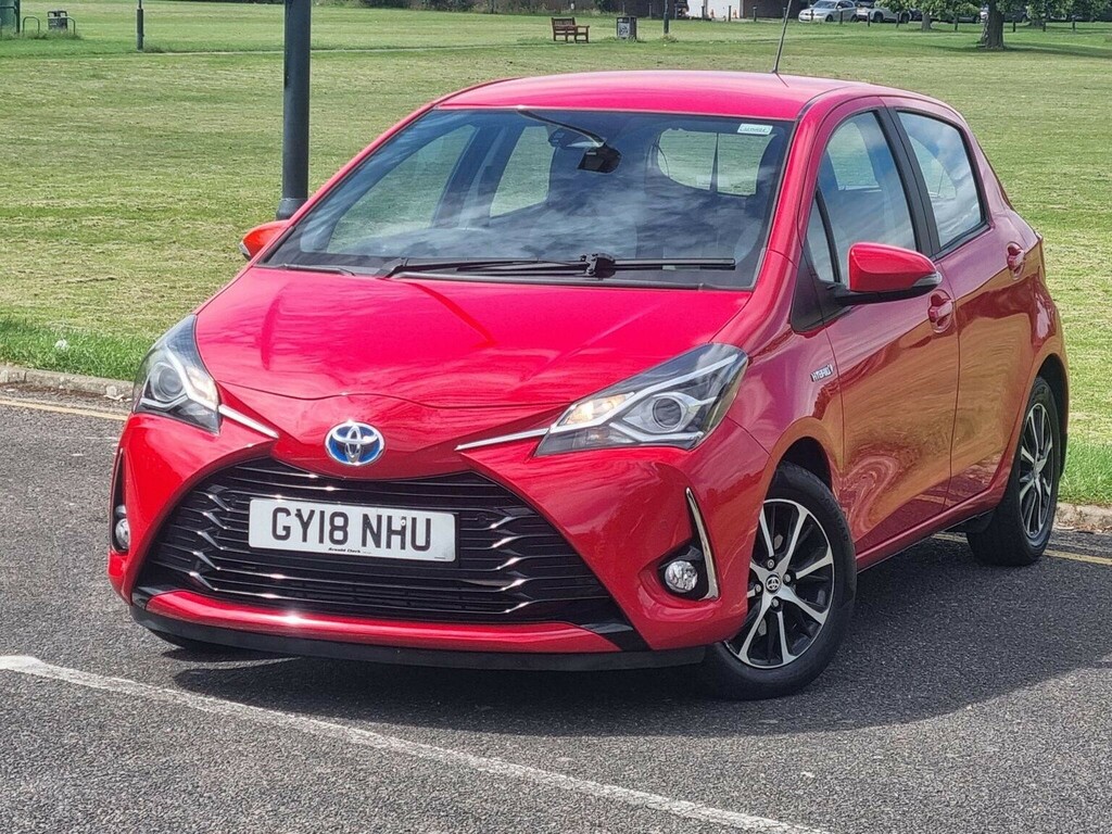 Toyota Yaris Hatchback 1.5 Vvt-h Icon Tech E-cvt Euro 6 Ss 5 Red