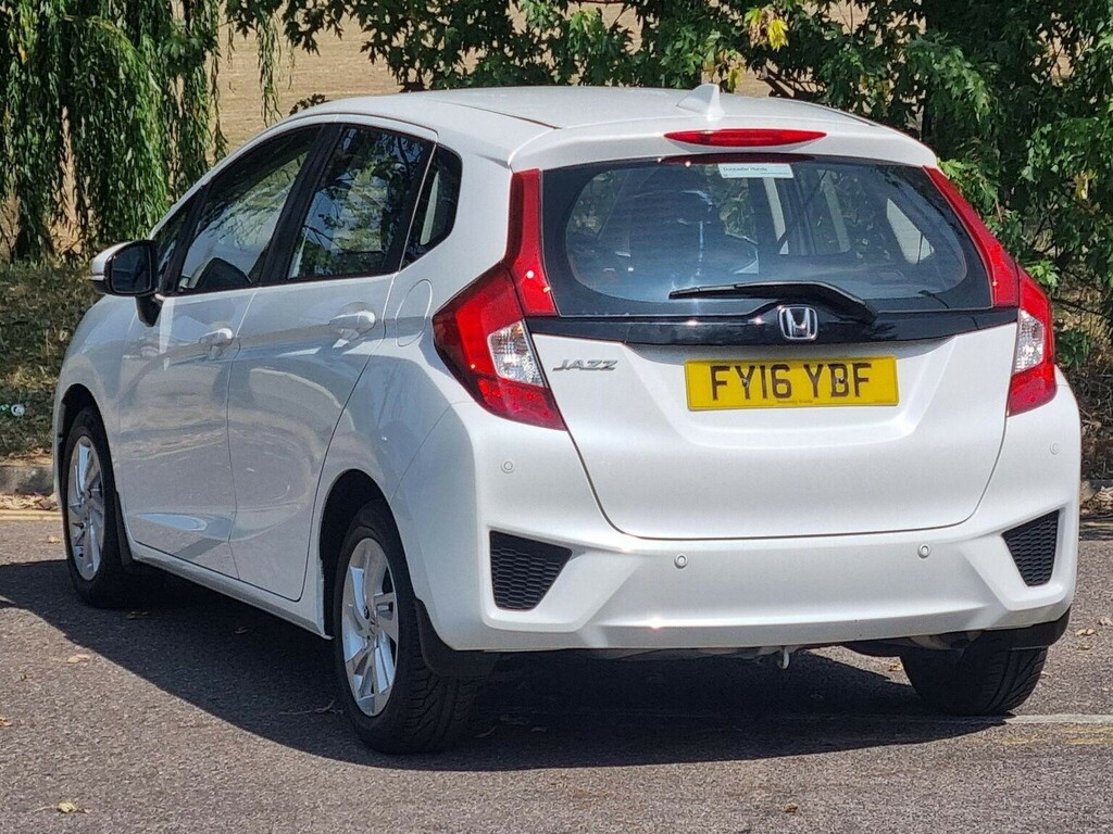 Honda Jazz Hatchback 1.3 I-vtec Se Cvt Euro 6 Ss 2016 FY16YBF White #5