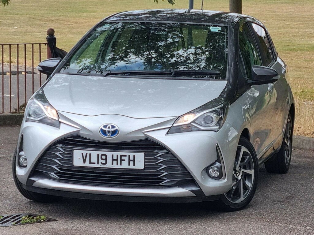 Toyota Yaris Hatchback 1.5 Vvt-h Y20 E-cvt Euro 6 Ss 20 Silver