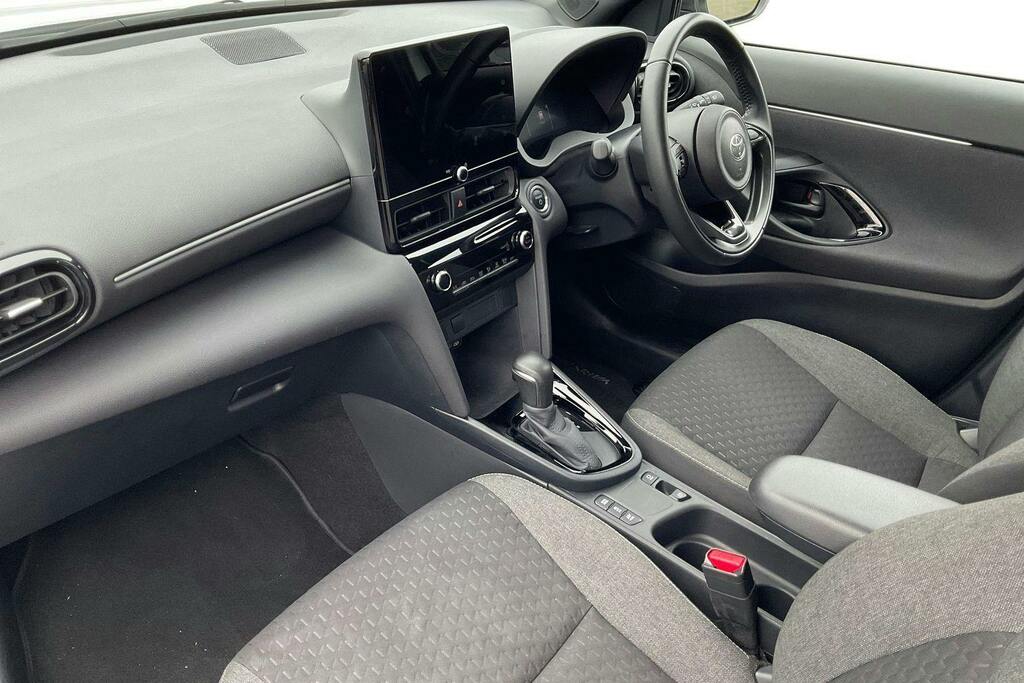 Toyota Yaris Cross 1.5 Vvt H Design Suv Hybrid E Cvt FX74YBJ White #2