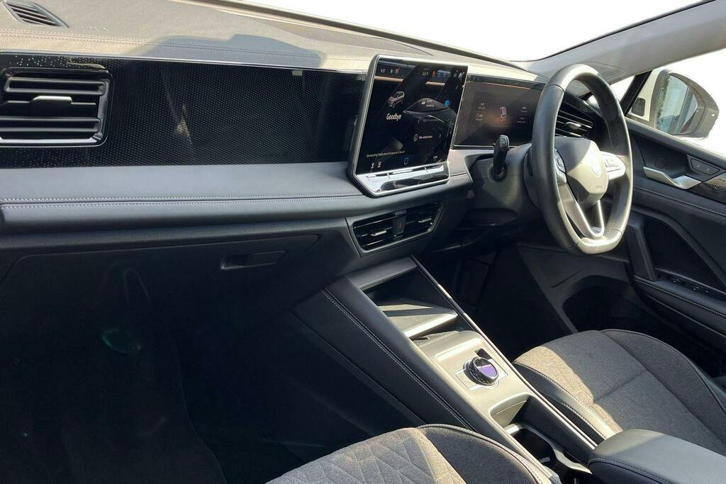 Volkswagen Tiguan 1.5 Etsi Mhev Life Suv Hybrid Dsg GM25BHY White #2