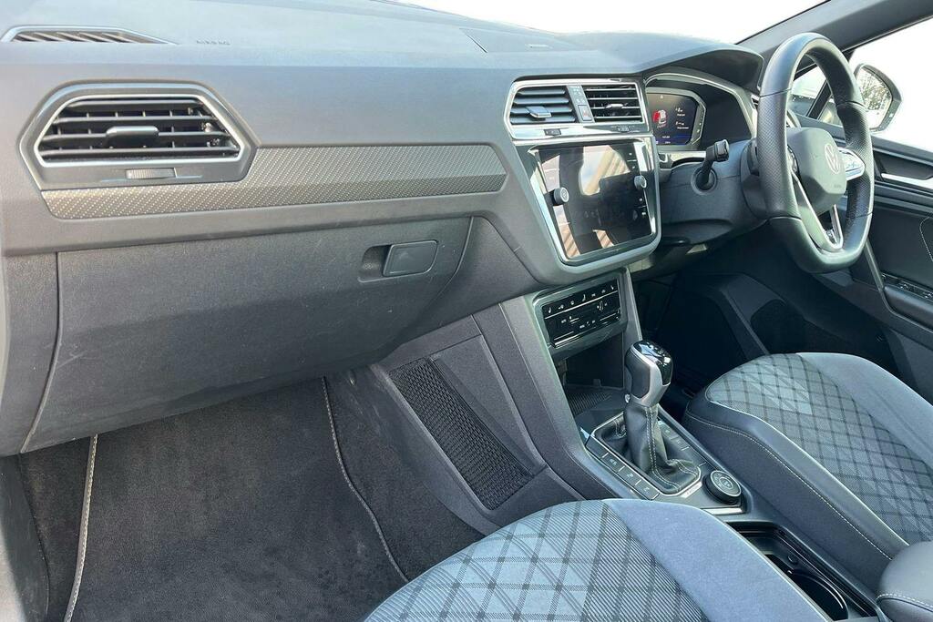 Volkswagen Tiguan 2.0 Tsi R-line Suv Dsg 4Motion White #2