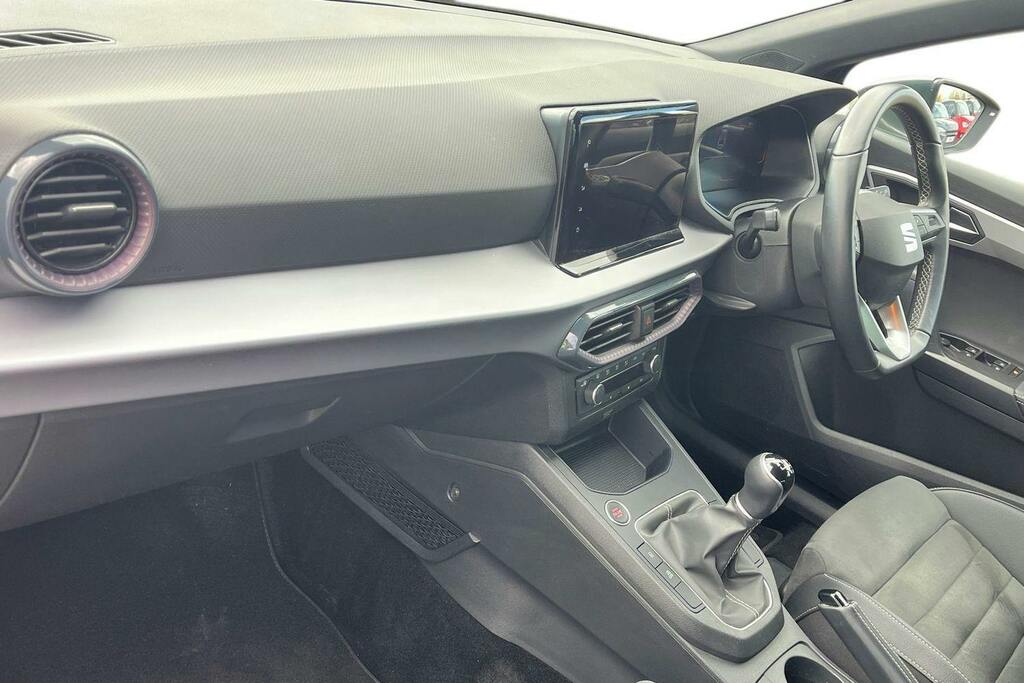 Seat Ibiza 1.0 Tsi Xcellence Hatchback GF73MKK Black #2