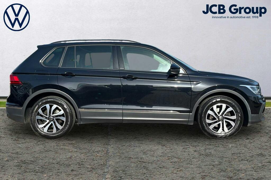 Volkswagen Tiguan 1.5 Tsi Active Suv PL22XPB Black #4