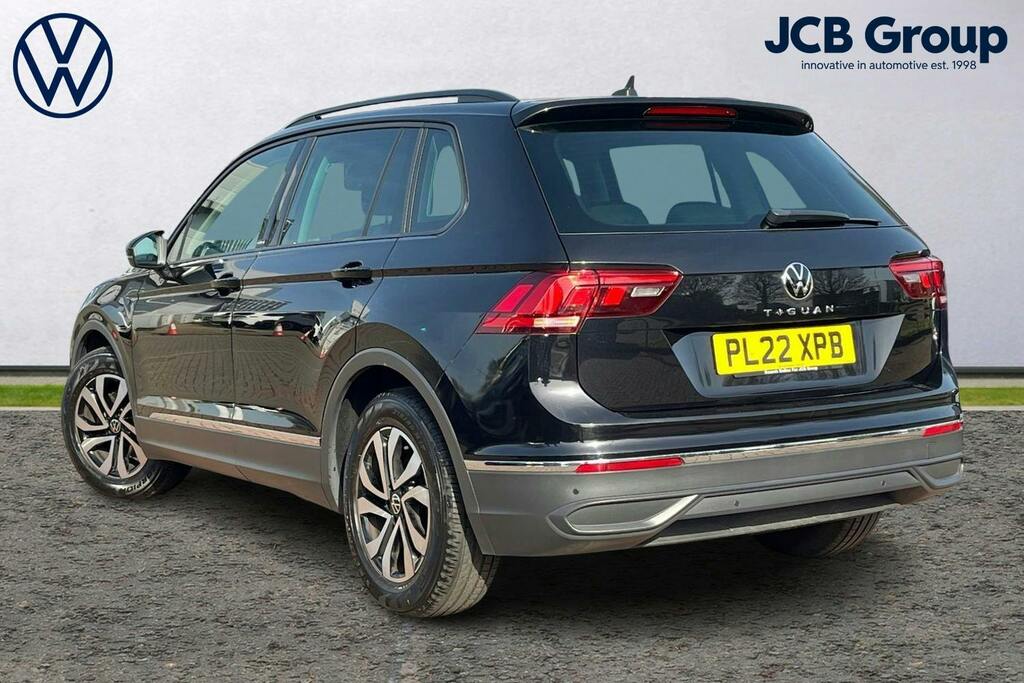 Volkswagen Tiguan 1.5 Tsi Active Suv PL22XPB Black #3