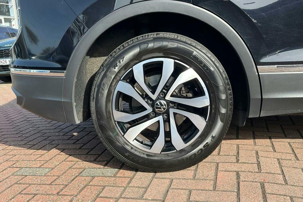 Volkswagen Tiguan 1.5 Tsi Active Suv PL22XPB Black #5