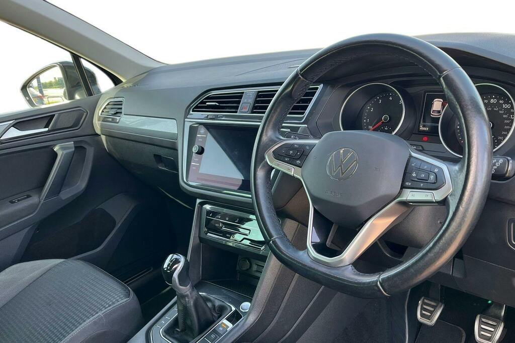 Volkswagen Tiguan 1.5 Tsi Active Suv PL22XPB Black #6