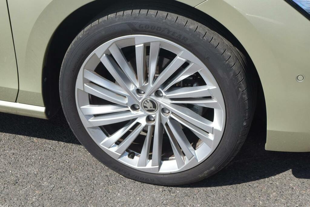 Skoda Superb 1.5 Tsi E Tec Mhev Se L Hatchback Hybri Yellow #5