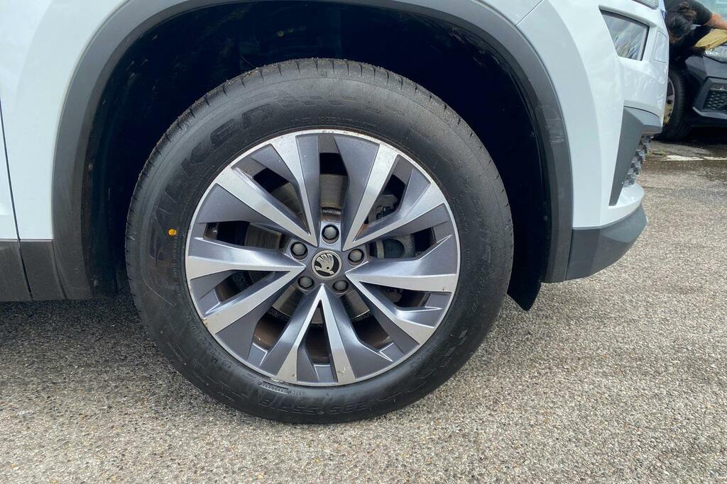 Skoda Kodiaq 1.5 Tsi Act Se Drive Suv Dsg BF23GHA White #5