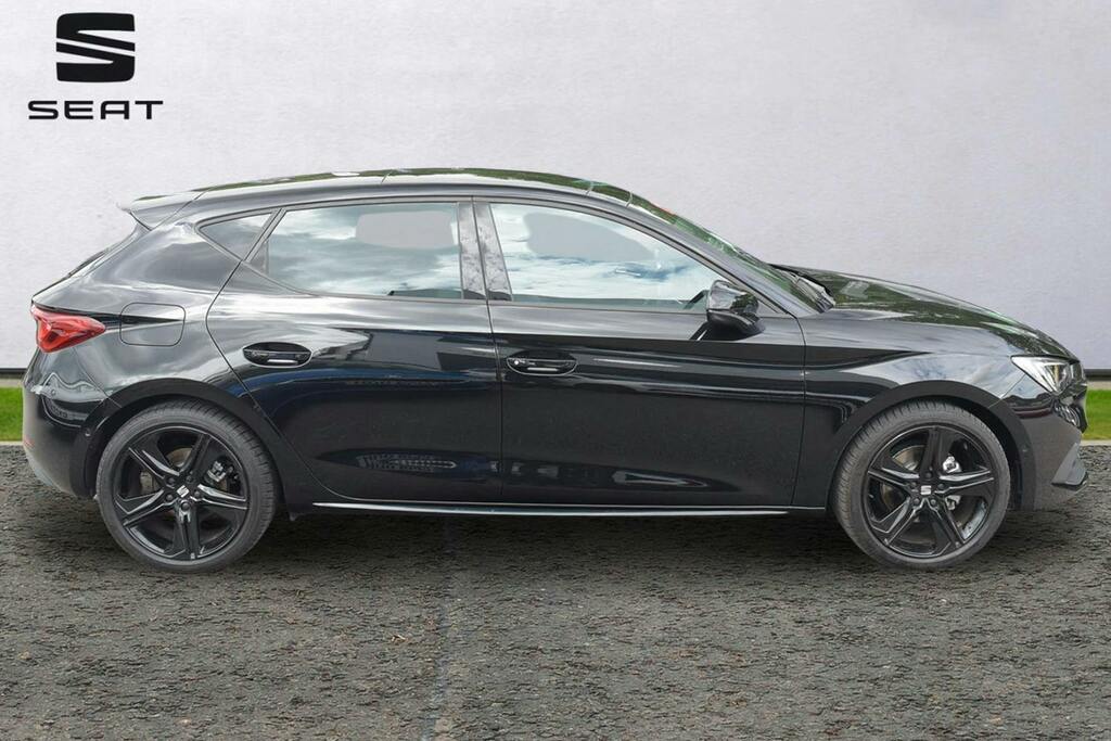 Seat Leon 1.5 Etsi Mhev Fr Black Edition Hatchback Petro GV75UUF Black #4