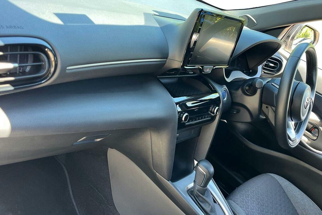 Toyota Yaris Cross 1.5 Vvt H Design Suv Hybrid E Cvt Silver #2