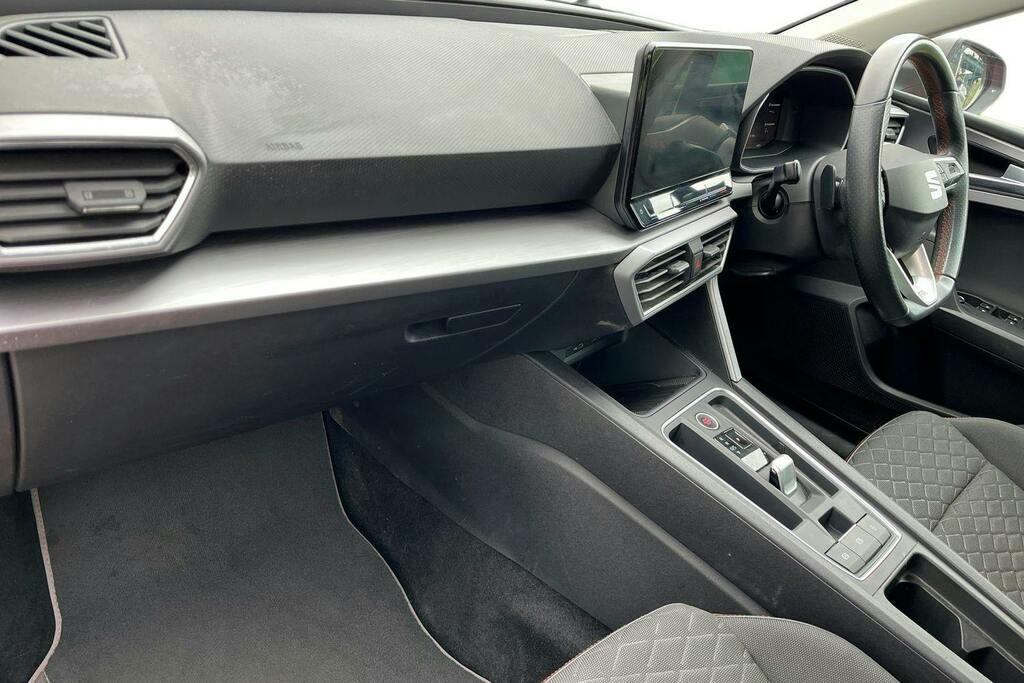 Seat Leon 1.5 Etsi Mhev Fr Estate Hybrid Dsg GK21FXV Red #2