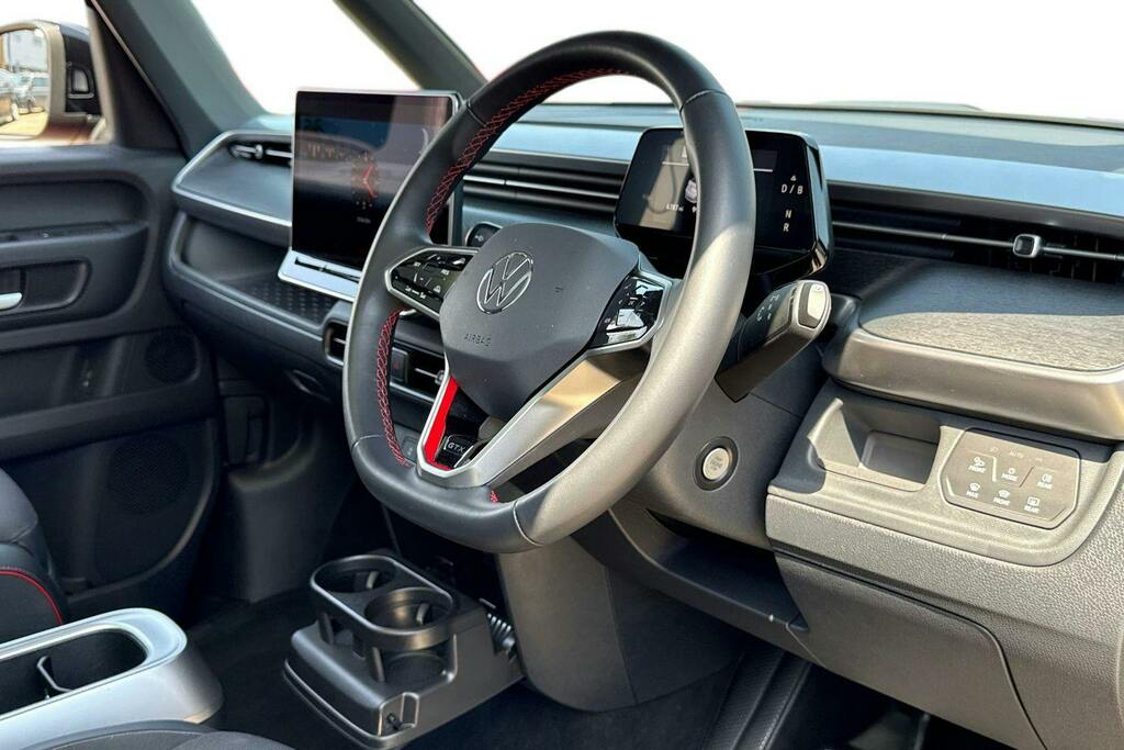 Volkswagen ID.Buzz Pro 79Kwh Gtx Mpv 4Motion Red #6