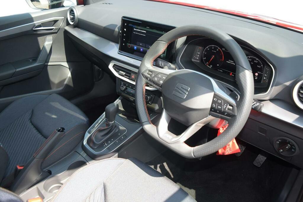 Seat Arona 1.5 Tsi Fr Black Edition Suv Dsg Red #6