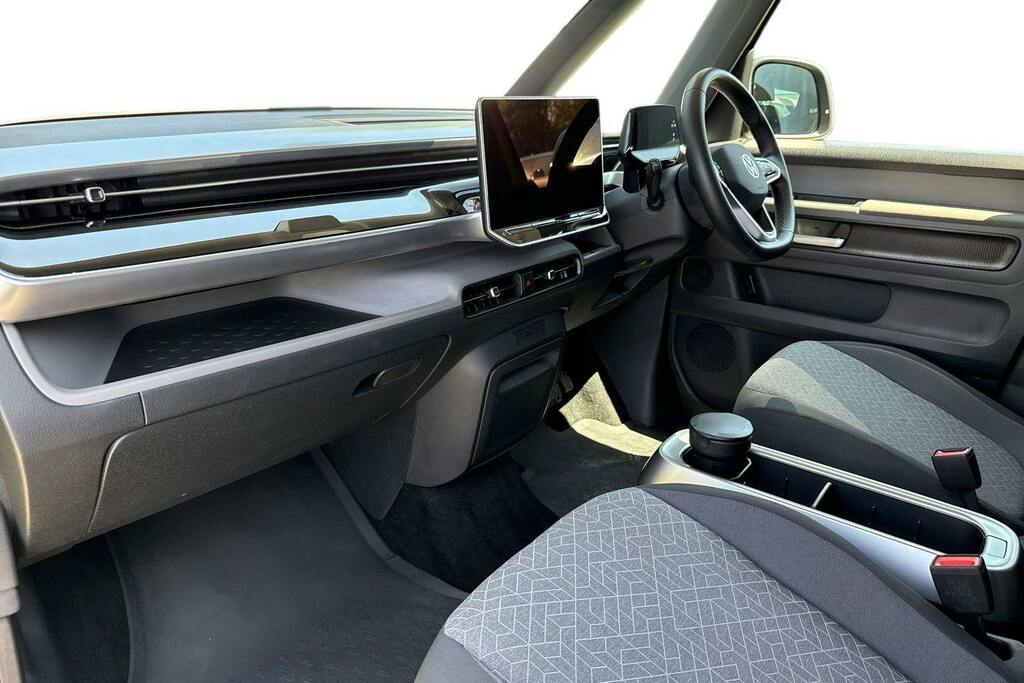 Volkswagen ID.Buzz Pro 86Kwh Life Mpv VU74YDB Green #2
