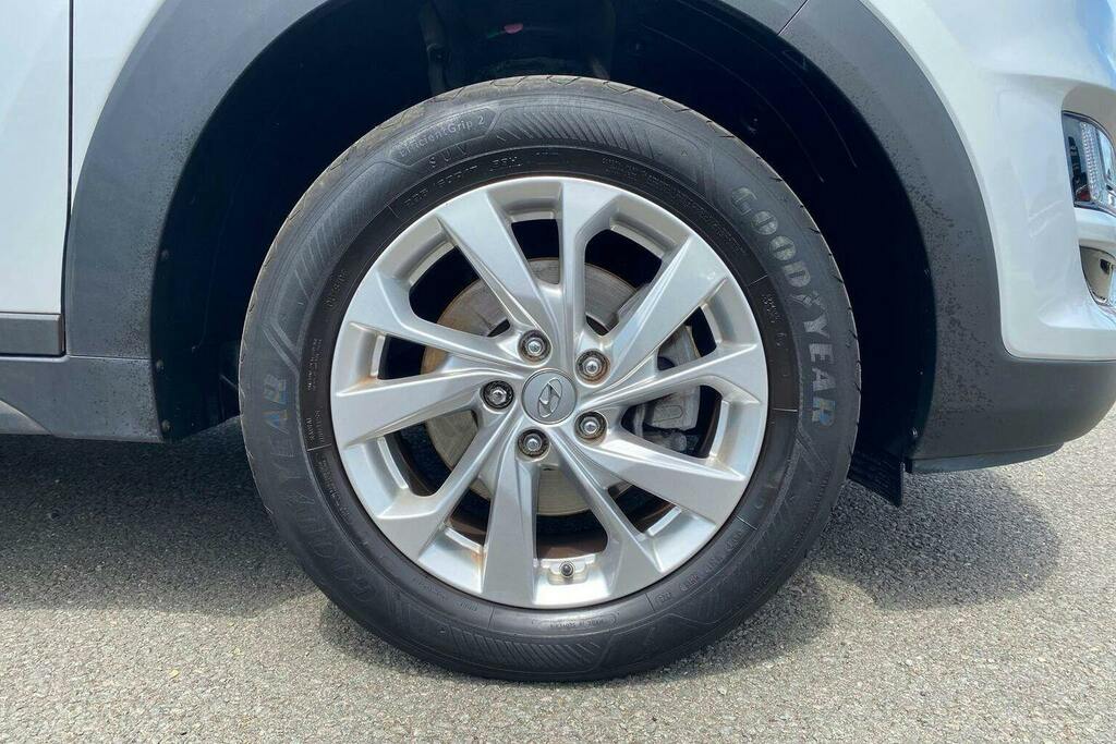 Hyundai Tucson 1.6 Gdi Se Nav Suv Silver #5