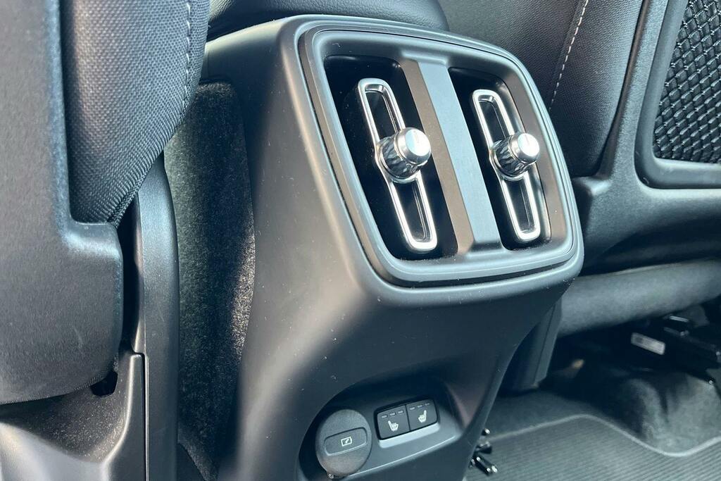 Volvo XC40 B3 P Plus Dark Grey #40