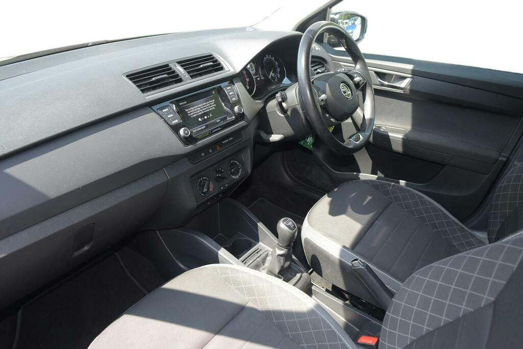 Skoda Fabia 1.0 Tsi Se Hatchback Black #2