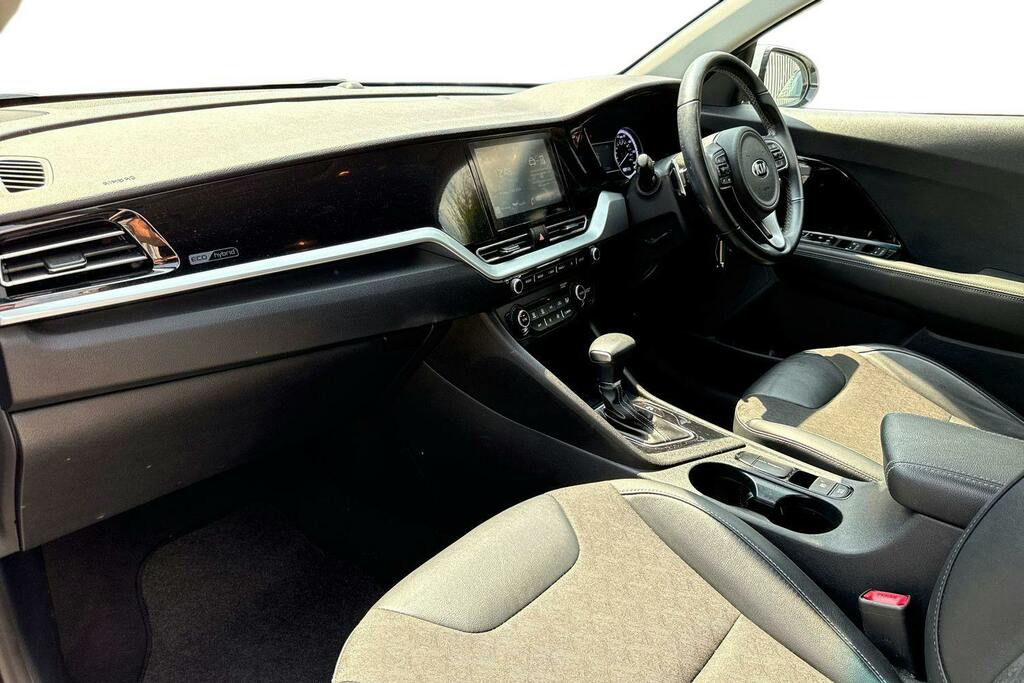 Kia Niro 1.6 Gdi 2 Suv Hybrid Dct White #2