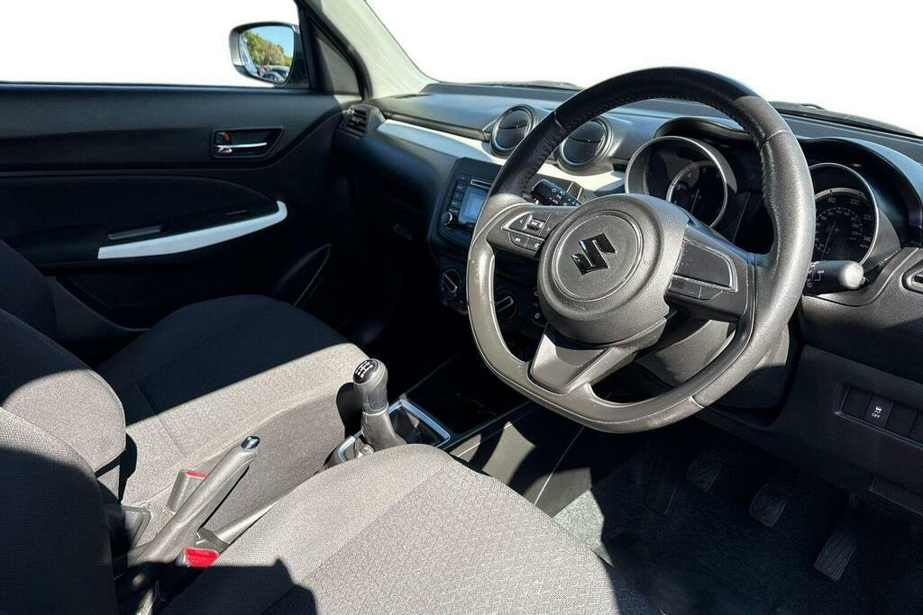 Suzuki Swift 1.2 Dualjet Attitude Hatchback Red #6