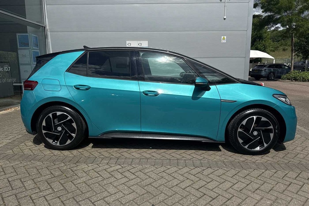 Volkswagen ID.3 Pro Performance 58Kwh Family Hatchback Electri Blue #4