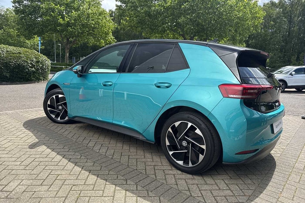 Volkswagen ID.3 Pro Performance 58Kwh Family Hatchback Electri Blue #3