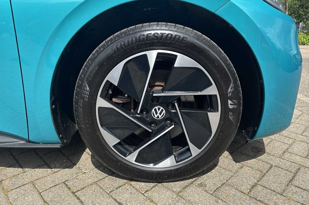 Volkswagen ID.3 Pro Performance 58Kwh Family Hatchback Electri Blue #5