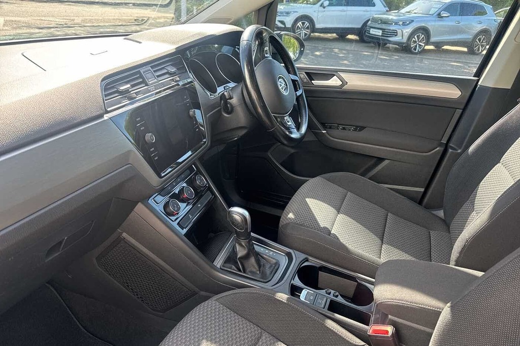 Volkswagen Touran 1.5 Tsi Evo Se Family Mpv Dsg Black #2