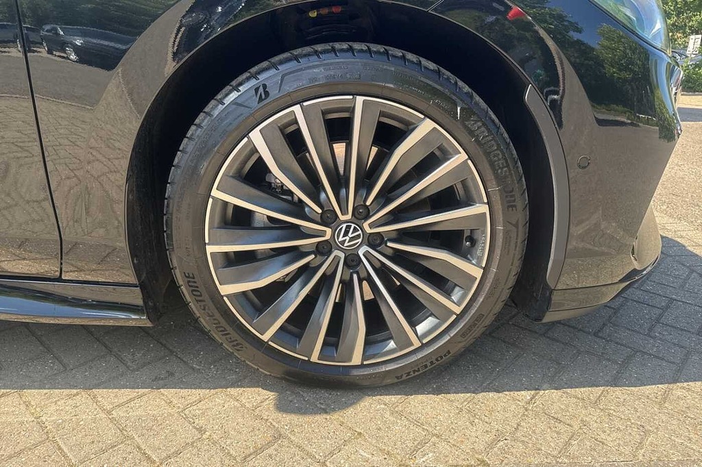 Volkswagen ID.7 Pro S 86Kwh Match Plus Fastback Black #5