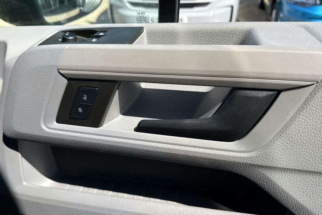 Volkswagen Crafter Commerce White #42