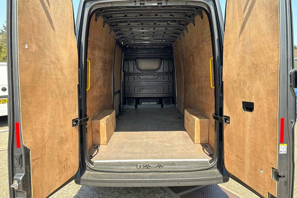 Volkswagen Crafter Commerce White #10