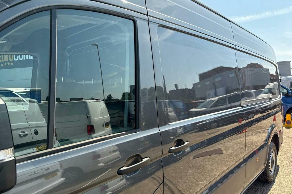 Volkswagen Crafter Commerce White #30