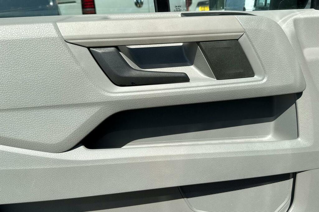 Volkswagen Crafter Commerce White #48