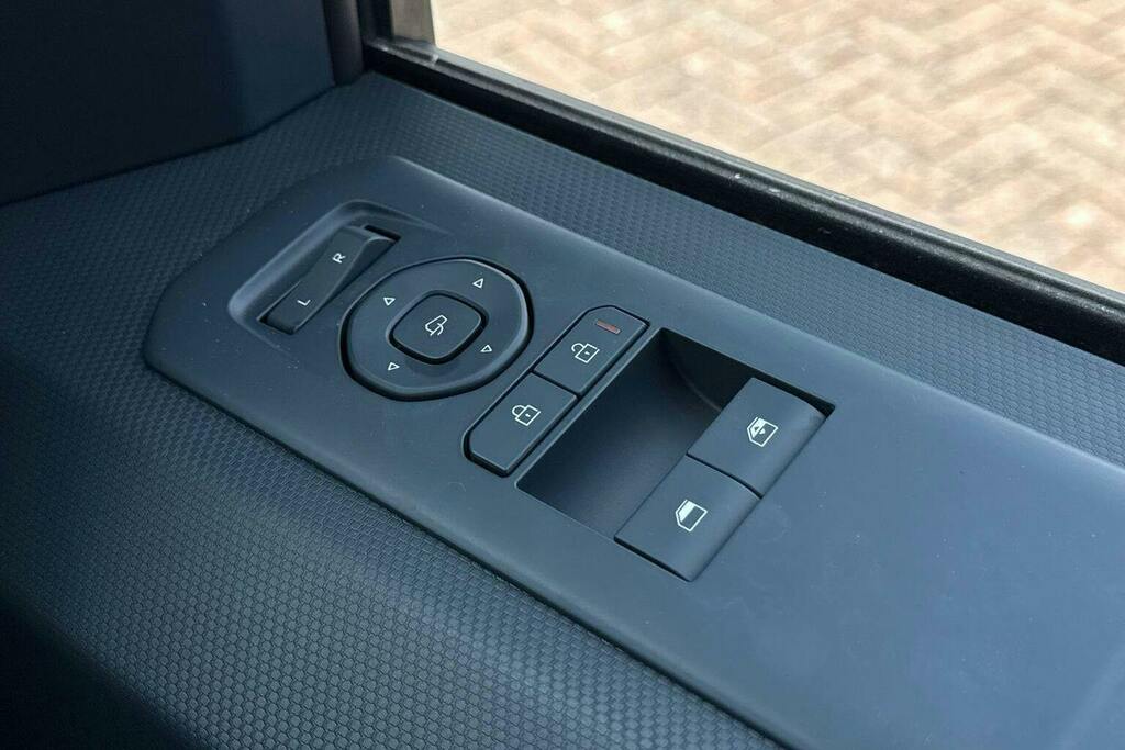 Kia PV5 Long Range 71.2Kwh Plus Passenger Mpv #21