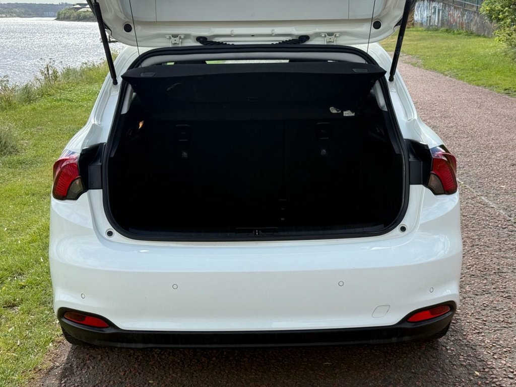 Fiat Tipo Hatchback White #6