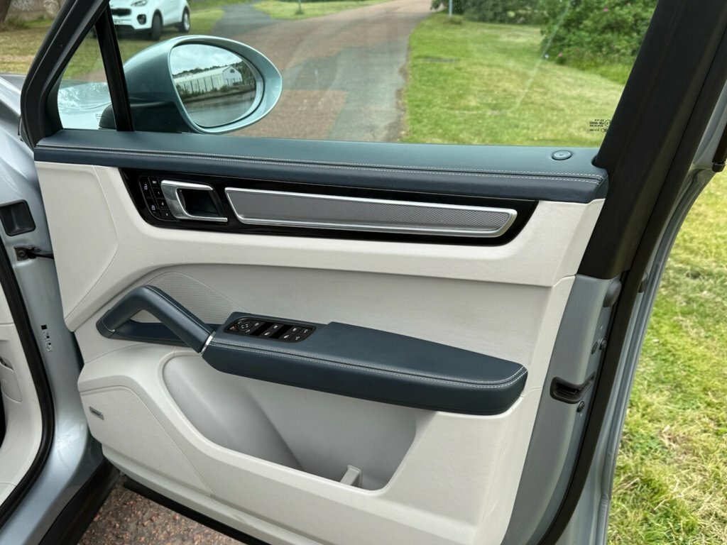 Porsche Cayenne 3.0T V6 Gpf Suv Tiptronics 4Wd Euro 6 White #39