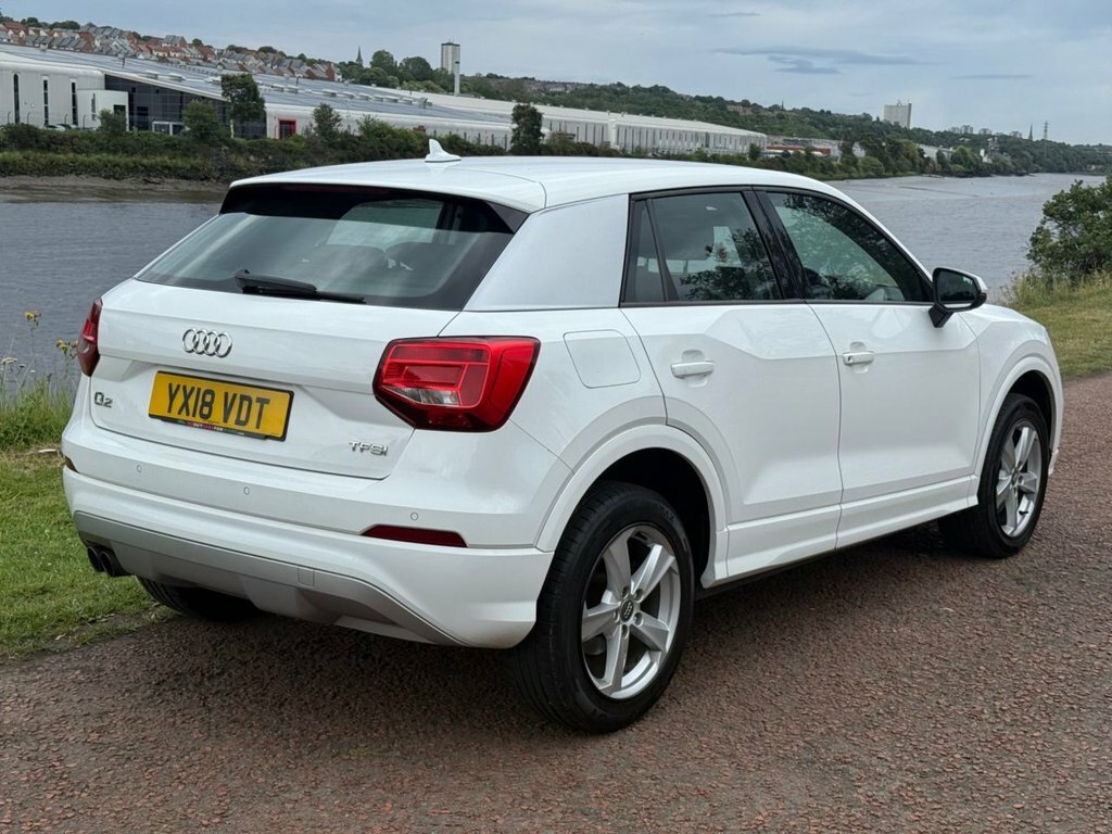 Audi Q2 Suv YX18VDT White #4