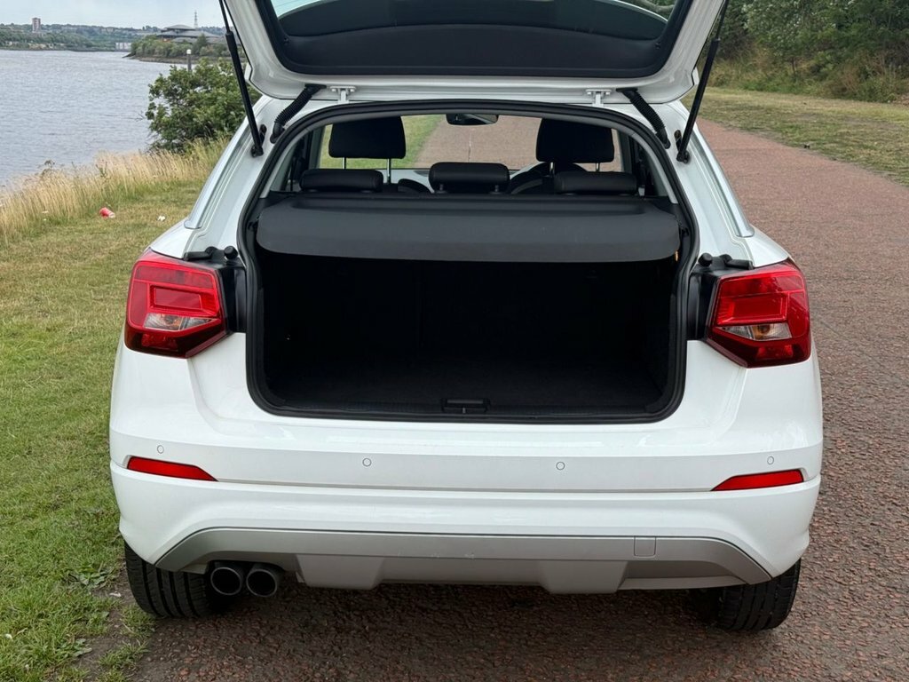 Audi Q2 Suv YX18VDT White #6