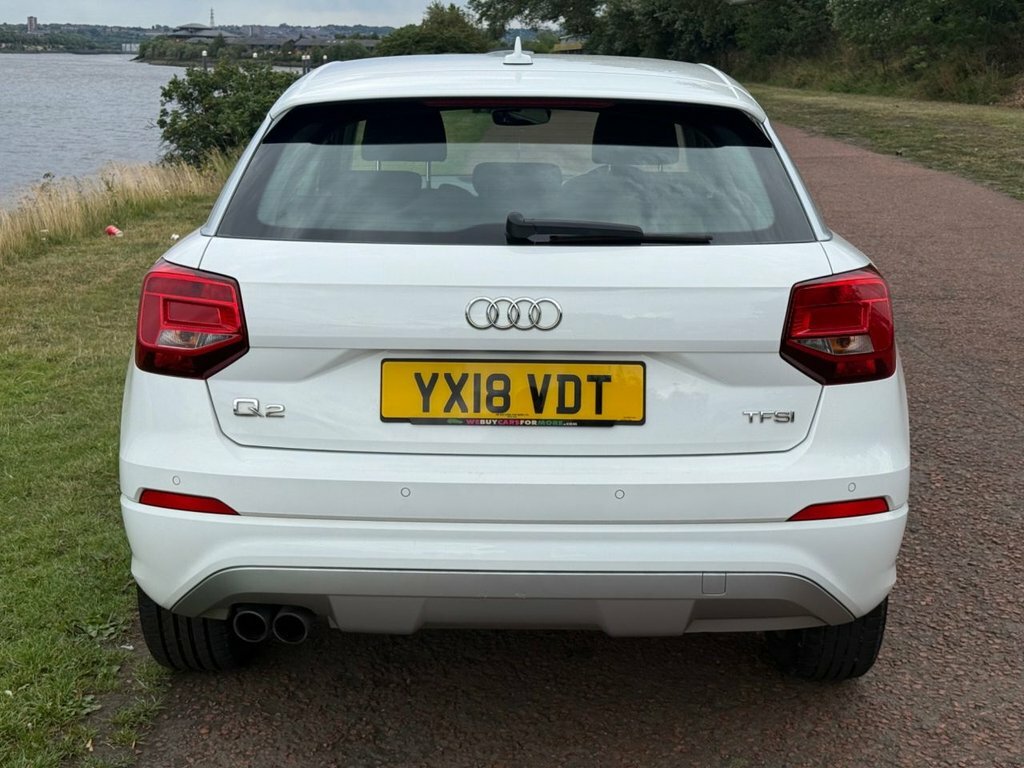 Audi Q2 Suv YX18VDT White #5