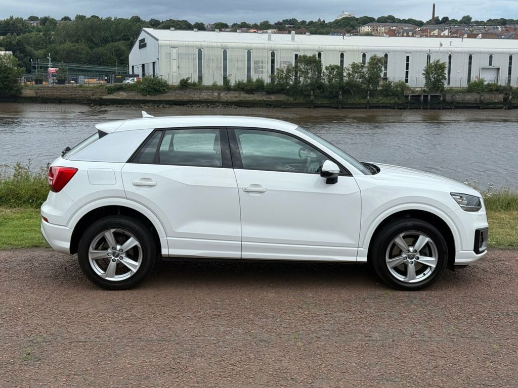 Audi Q2 Suv YX18VDT White #3