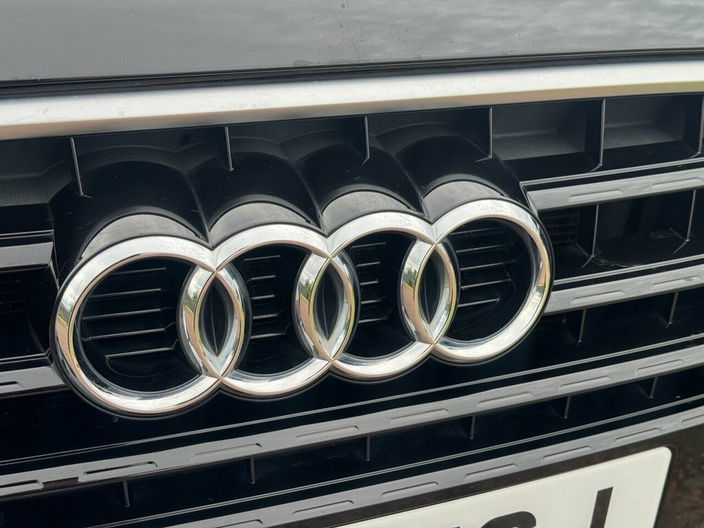 Audi Q3 2L S Line Plus Black #5