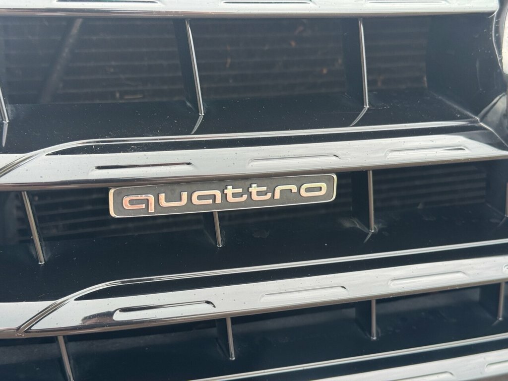Audi Q3 2L S Line Plus Black #6