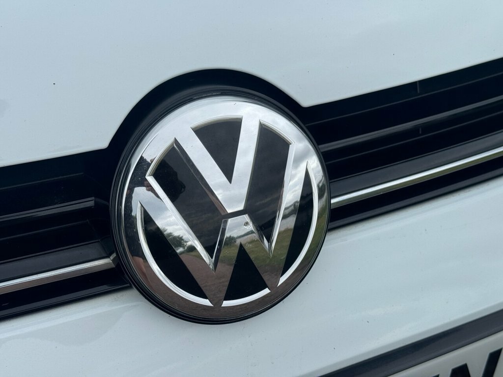 Volkswagen Golf 2L R NV19FFN White #5