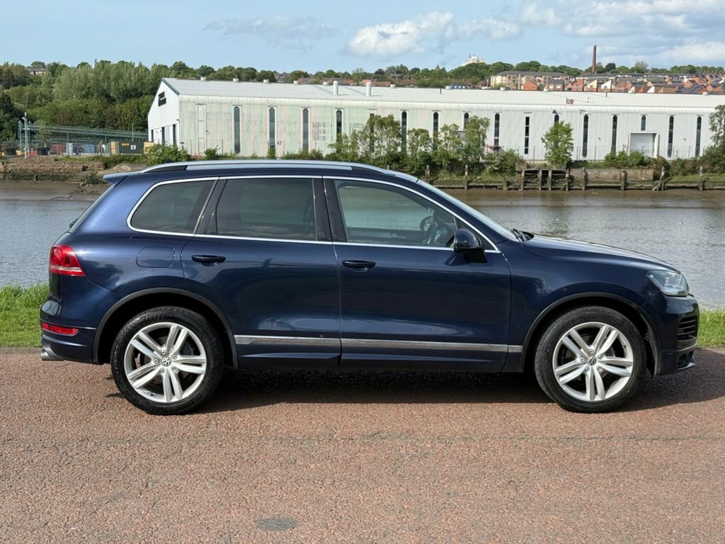 Volkswagen Touareg 3L Altitude Blue #3