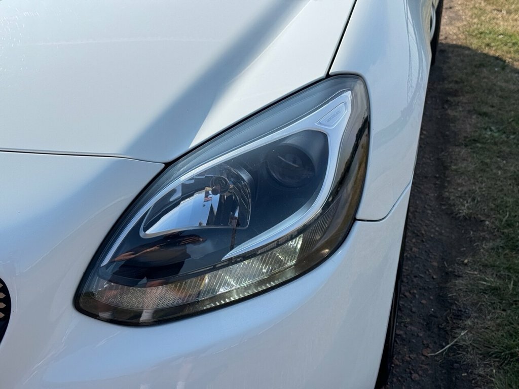 Mercedes-Benz SLC 2L Amg Line White #3