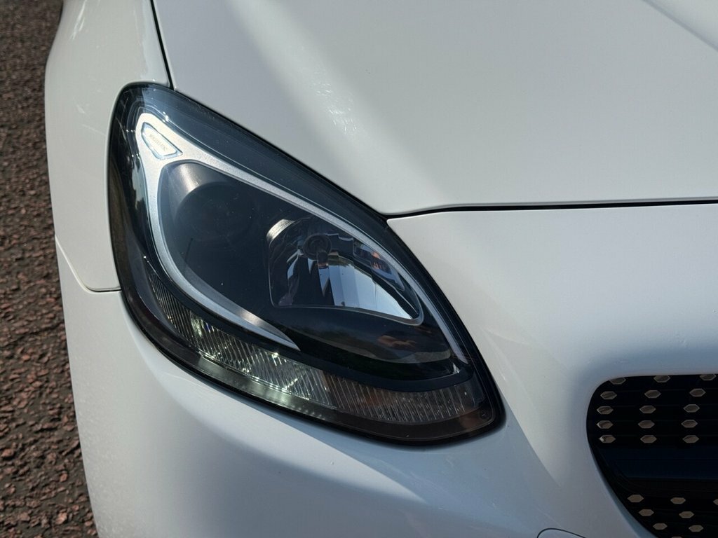 Mercedes-Benz SLC 2L Amg Line White #4