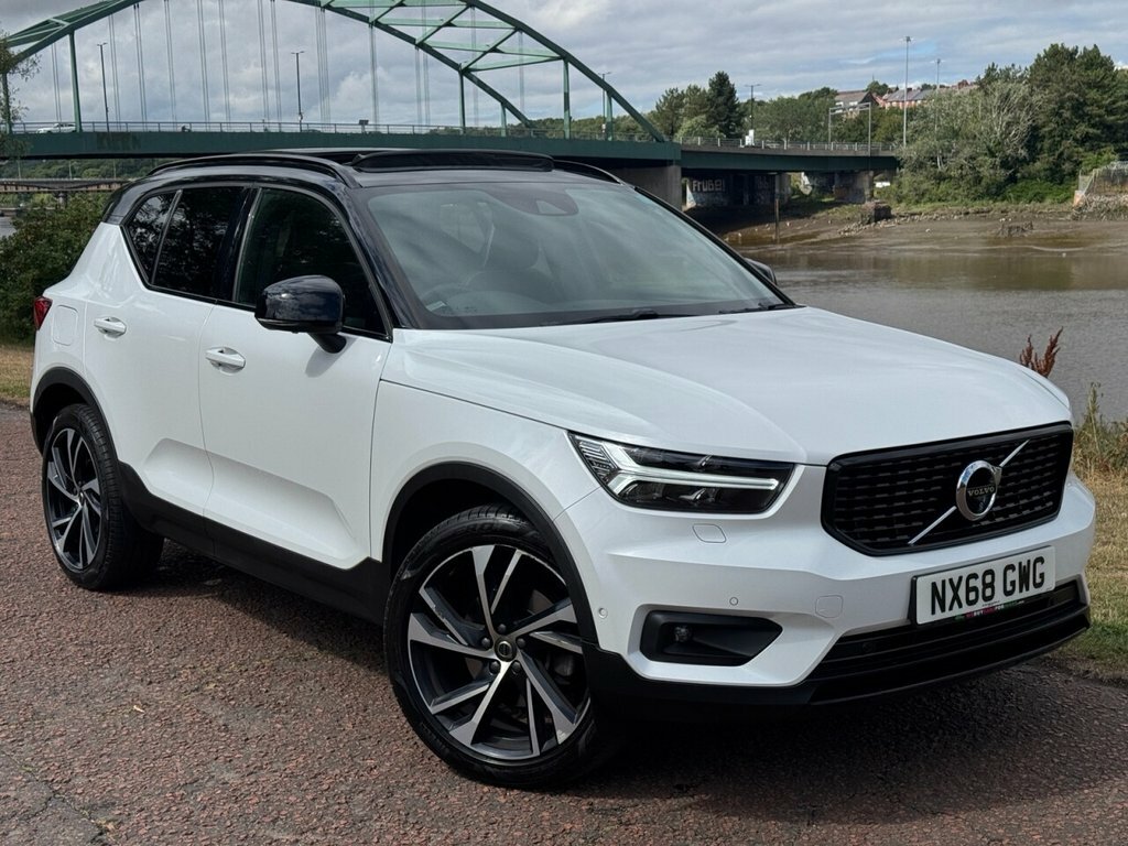 Volvo XC40 2L R-design White