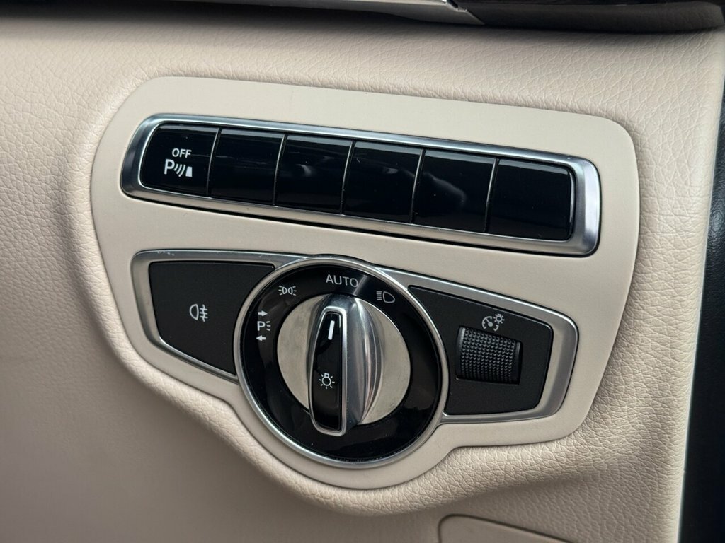 Mercedes-Benz V Class Mpv #20