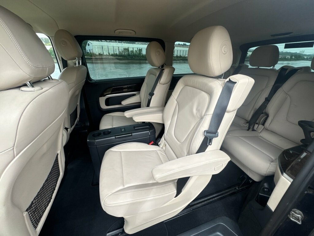 Mercedes-Benz V Class Mpv #38